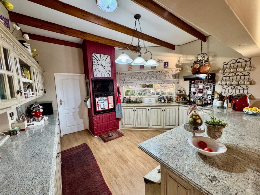 5 Bedroom Property for Sale in Van Der Hoff Park North West